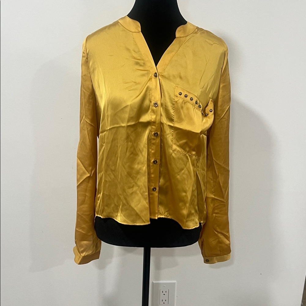 NWT💛Elegant Gold Women Button Down shirt